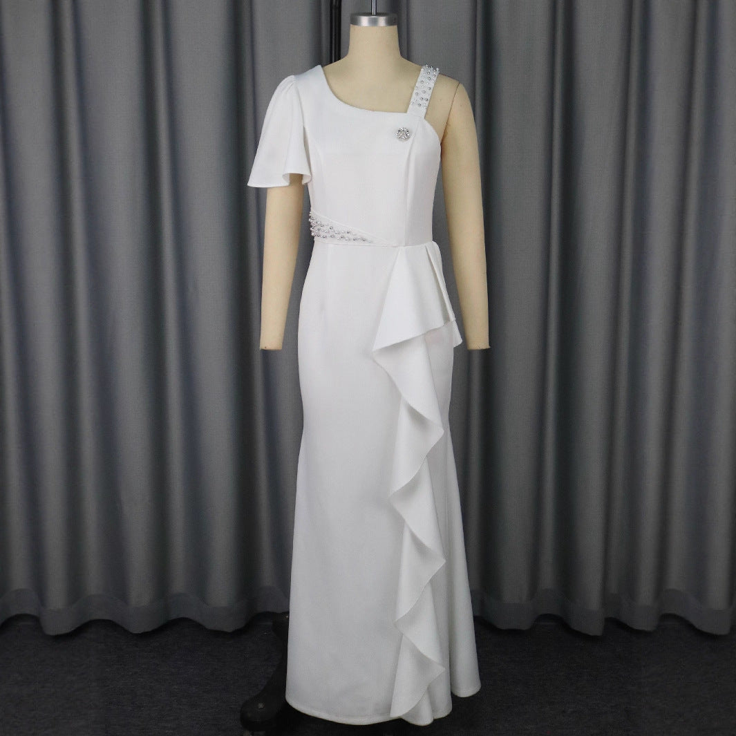 Dame Elegant aftenkjole med asymmetrisk snit og flæser Skovae