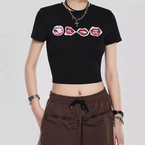 Dame Crop-T-shirt med kreativ læbe motiv og tætsiddende snit Skovae