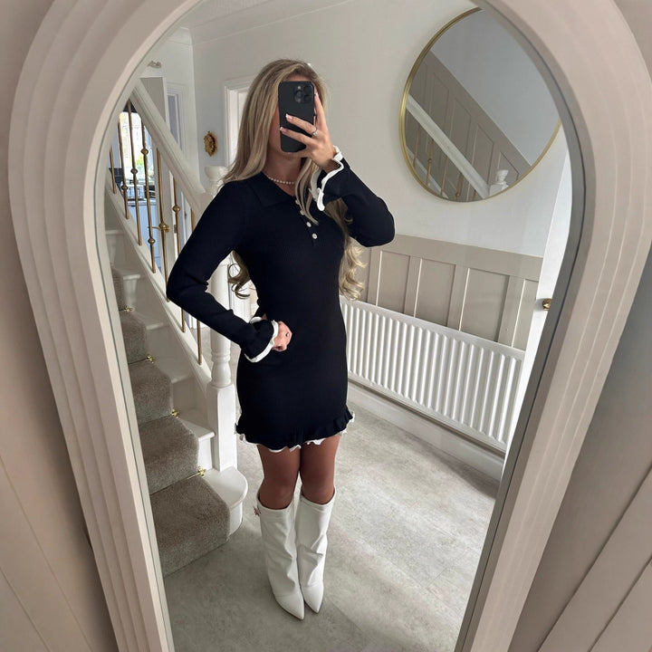 Kvinders strikkede kjole med blonde og knapstolpe Skovae
