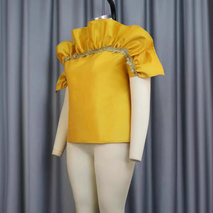 Damer Elegant top med voluminøse puffærmer og sarte spidsdetaljer Skovae