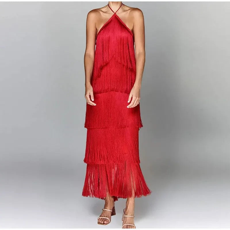 Kvindernes Lange Frynse Maxi Kjole med Justerbare Stropper og Elegant Drapering Design