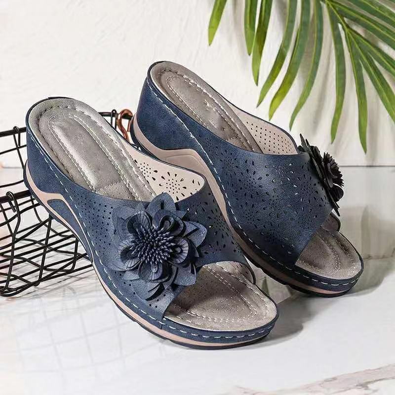 Dame wedge-sandaler med blomsterapplikation og åndbar sål Stilla