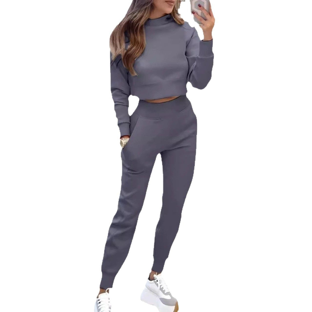 Kvinders sporty sæt lavet af hyggeligt bomuldsstof med stilfuld cropped top og elastisk taljebånd Stilla