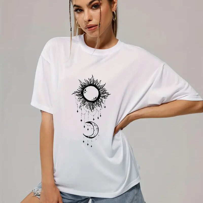 Dame Oversized T-Shirt med mystisk sol element Stilla