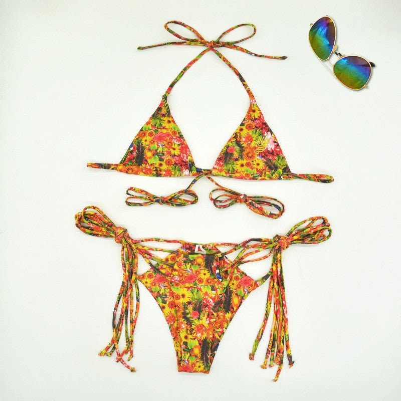 Dame Triangel-bikini med trendy vikledesign og farverigt tropemotiv Stilla