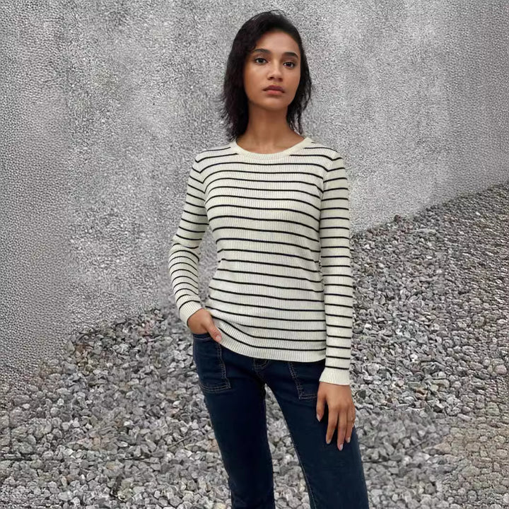 Kvindernes ribbet sweater med stribet design og forlængede ærmer Stilla