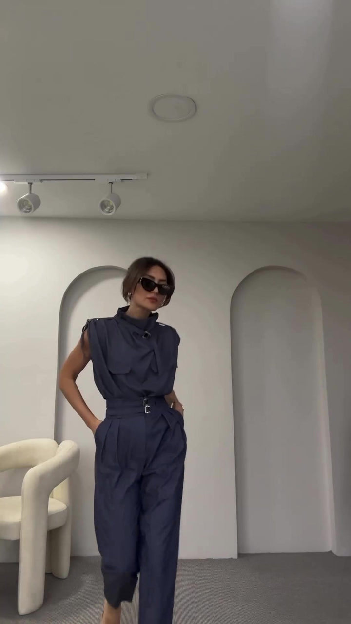 Dame mode jumpsuit med tætsiddende silhuet og praktiske lommer Stilla