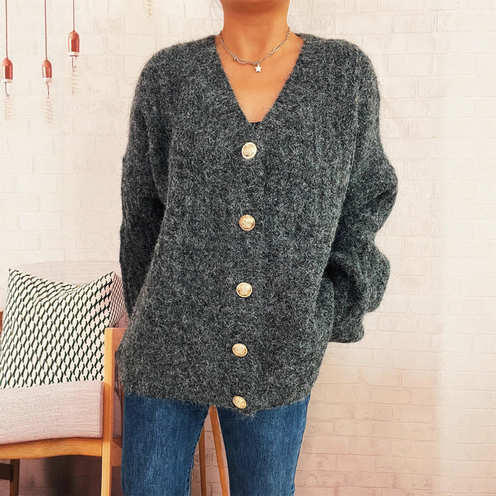 Kvinders oversized cardigan med guldknapdetaljer og blødt materiale Stilla