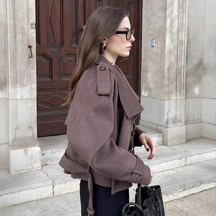 Dame afslappet oversized jakke med dobbelt knaplukning og bred revers Stilla