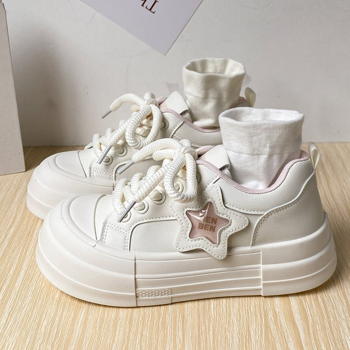 Dame Sneakers med unikt stjernedetalje og trendy plateau sål Stilla