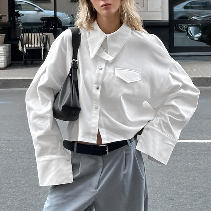 Dame Crop-Skjorte med elegante Oversized-Ærmer og Knapdetaljer Stilla