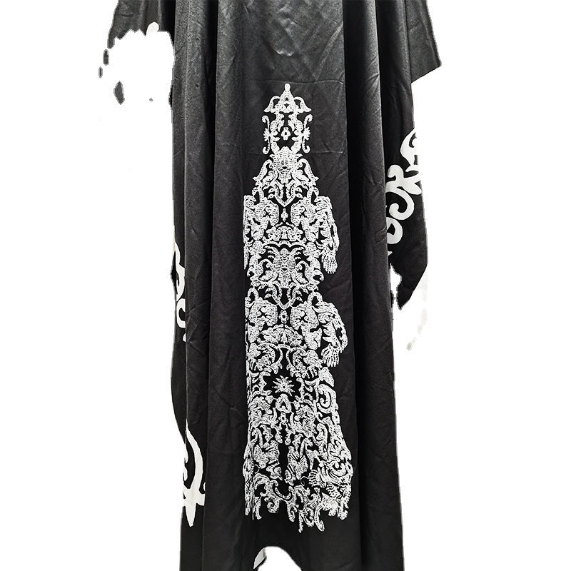Dame Kaftan med kunstnerisk broderidesign og vidt svajende ærmer Stilla