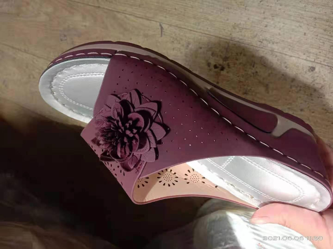 Dame Komfortable og stilfulde Clogs med blomst dekoreret applikation Stilla