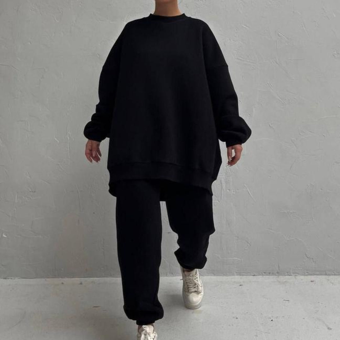 Kvindernes komfortable oversized loungewear sæt med høj krave og elastiske manchetter