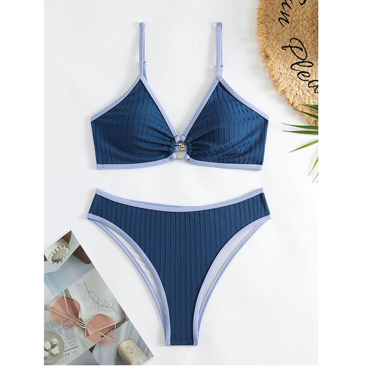 Dame bikini-sæt med struktureret overflade og moderne ringdetalje Stilla