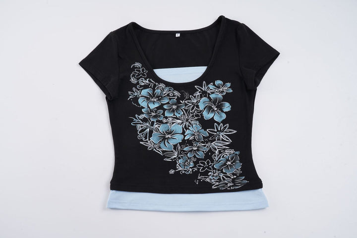 Dame T-shirt med blomsterprint og kropsnær pasform Skovae
