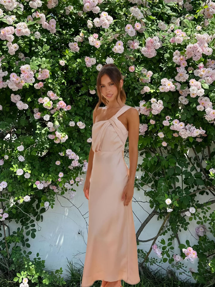 Dame maxikjole med elegant one-shoulder design og dekorative rynkeeffekter Stilla