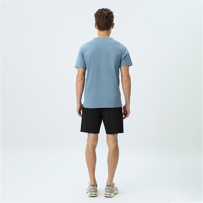 Herrer sporty T-shirt og korte sportshorts Stilla
