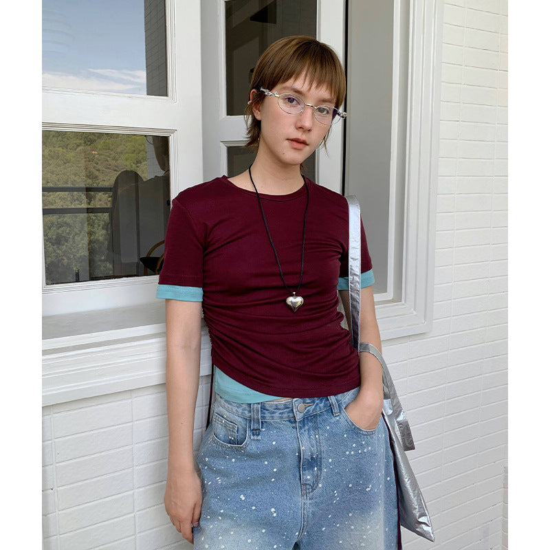 Damer figurtilpasset T-shirt med unikt design og fashionable kontrastærmer Stilla