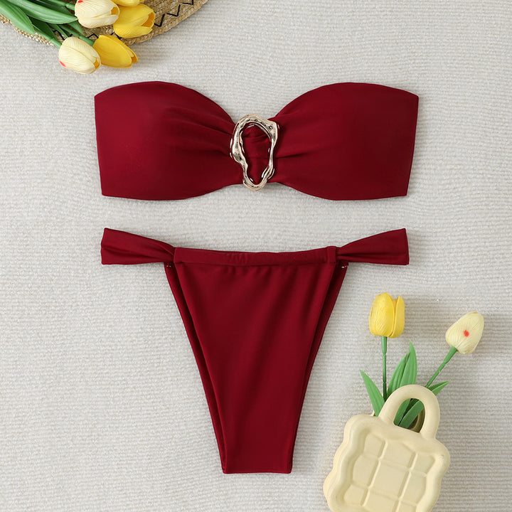 Dame bandeau bikini med elegant ringdetalje fra Skovae
