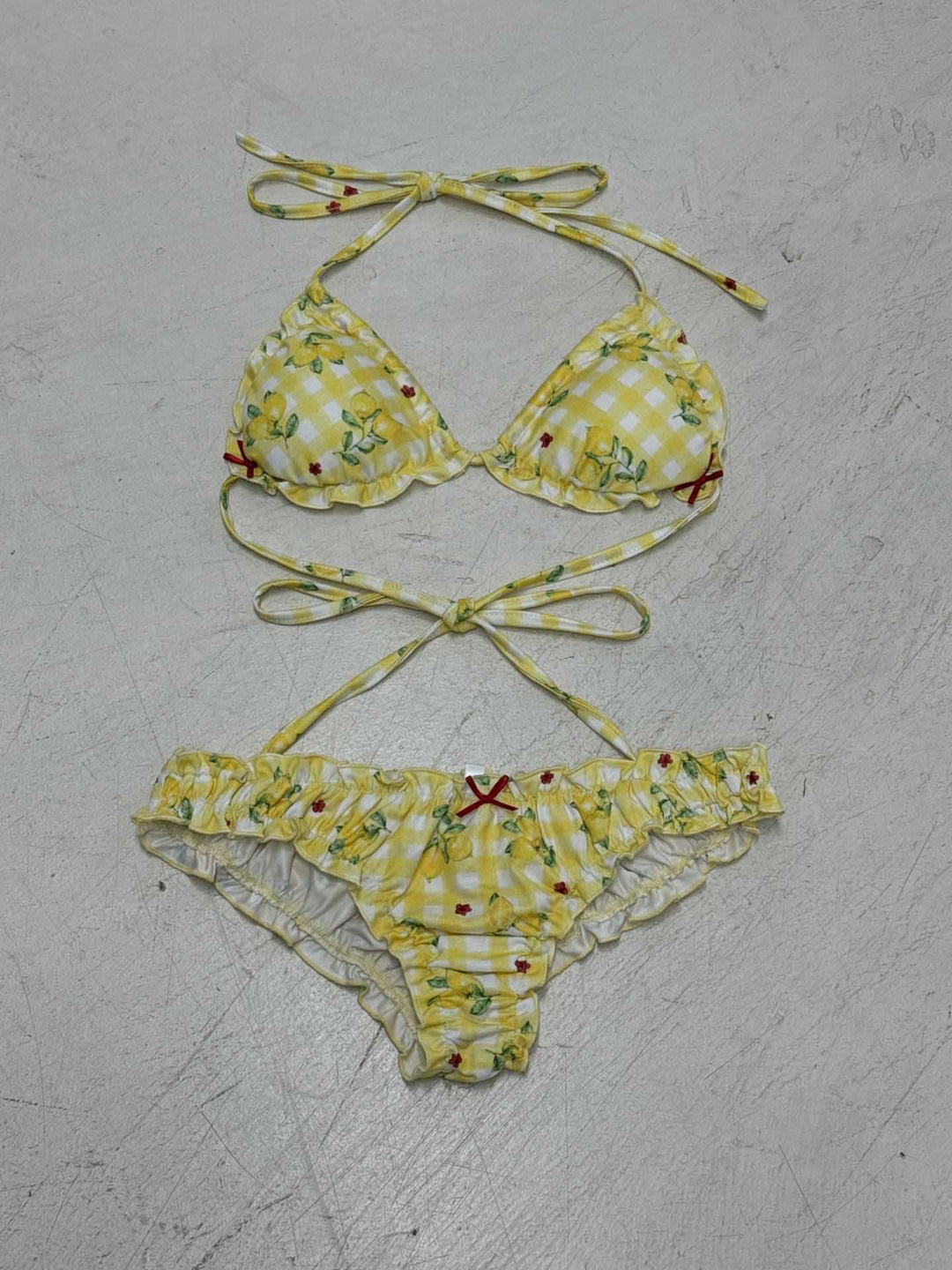 Dame Bikini-sæt med legende blomsterdesign og frill-detaljer Skovae