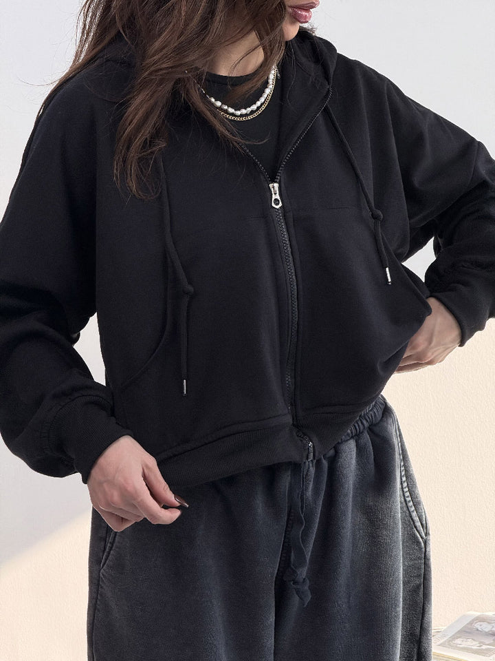 Dame afslappet zip hoodie med brede ærmer og praktiske lommer