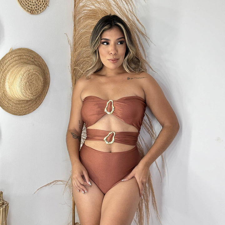 Dame bikini-sæt med elegant design og smykkedetaljer Stilla