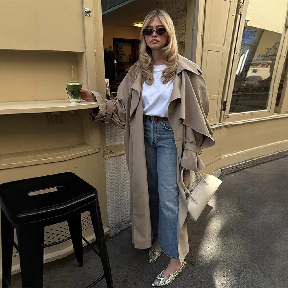 Dame overdimensioneret trenchcoat med voluminøse ærmer og taljeret snøring Stilla
