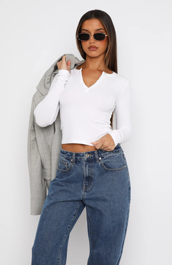 Dame Langærmet Crop-Top med elegant V-udskæring og figursyet snit Skovae