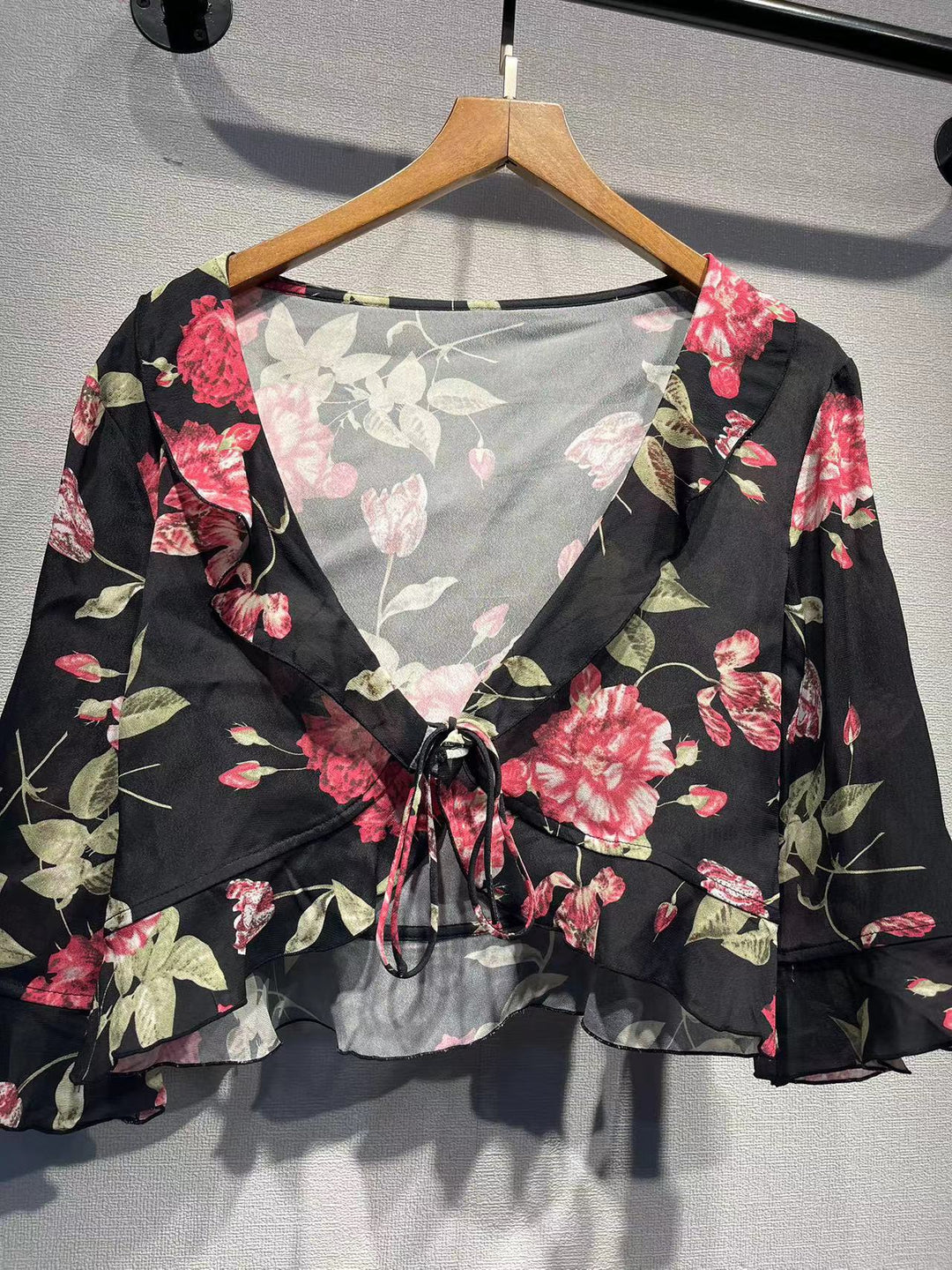 Dame sommerkjole med floralt design og blødt stof Stilla