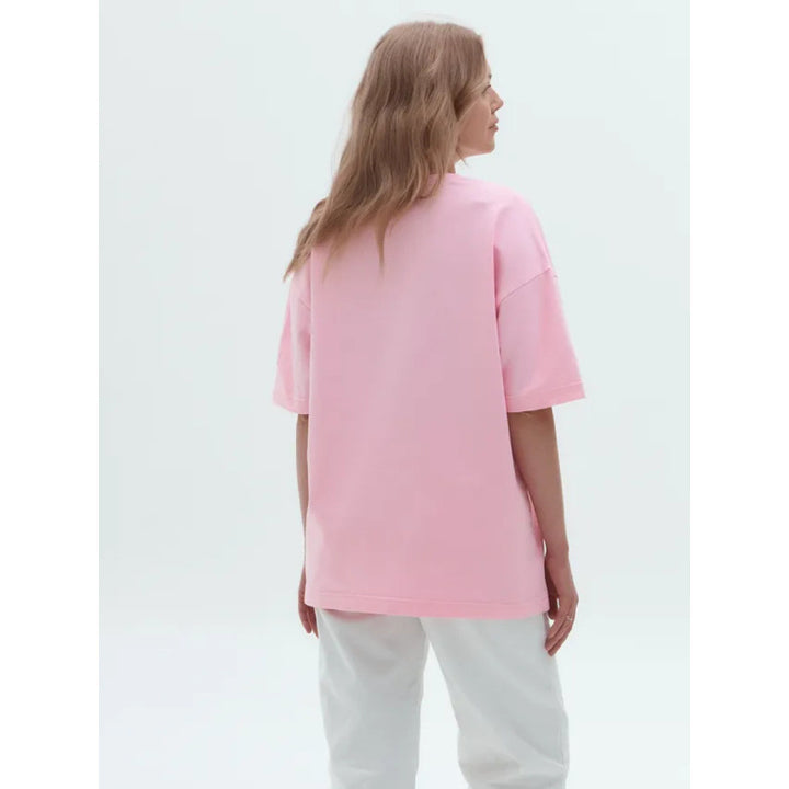 Dame T-shirt med generøs oversized pasform og iøjnefaldende statementtryk Stilla