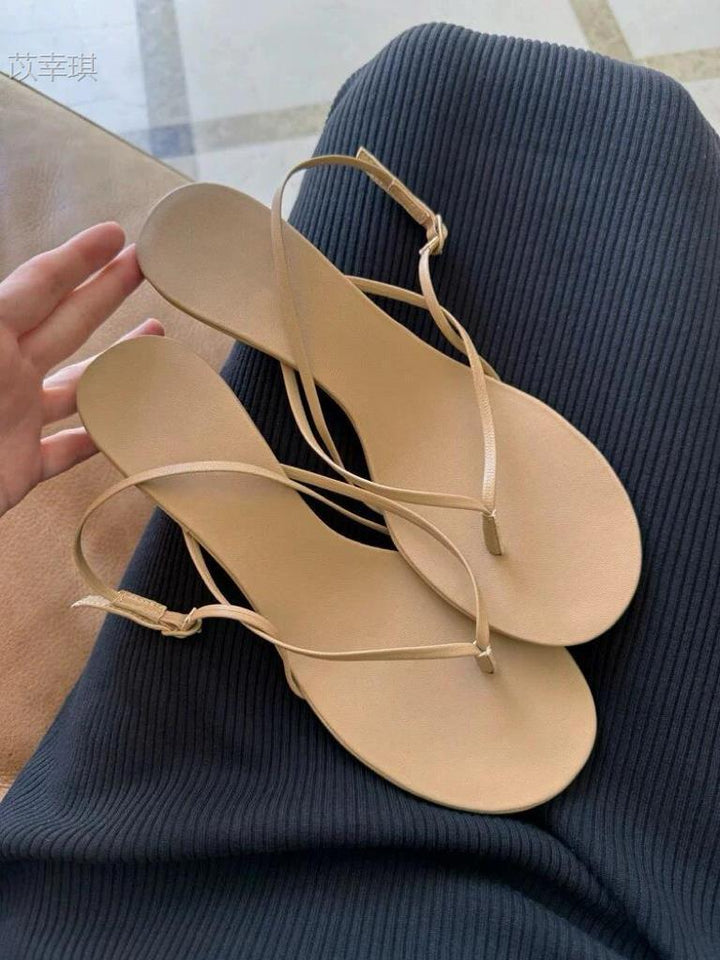 Femme Minimalist Sandaler med justerbare remme Stilla