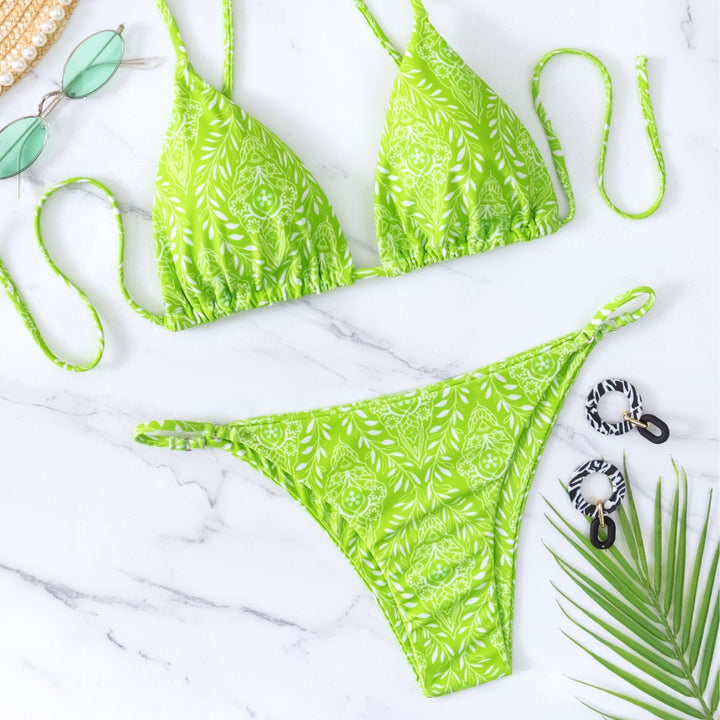 Dame triangel-bikini med legende blomsterdesign og justerbare stropper Stilla