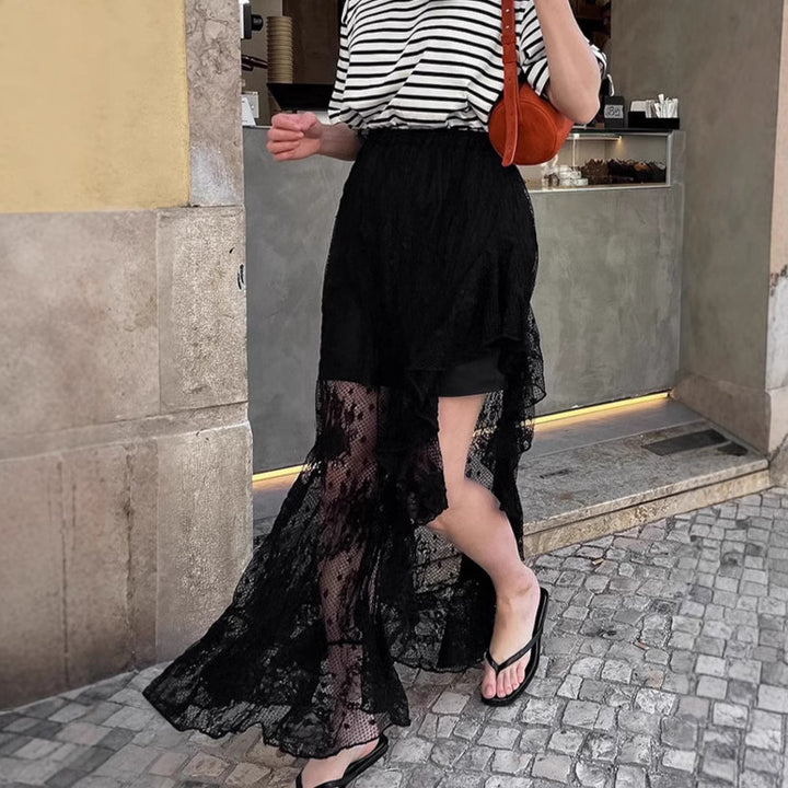 Dame maxi-nederdel med asymmetrisk flæse-design lavet af let chiffon Stilla
