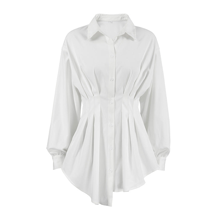 Damebluse med figursyet snit og elegante flæsedetaljer Stilla