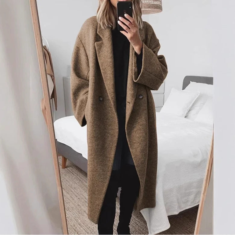 Kvinders oversized uldfrakke med dobbelt knaplukning og elegant snit Stilla