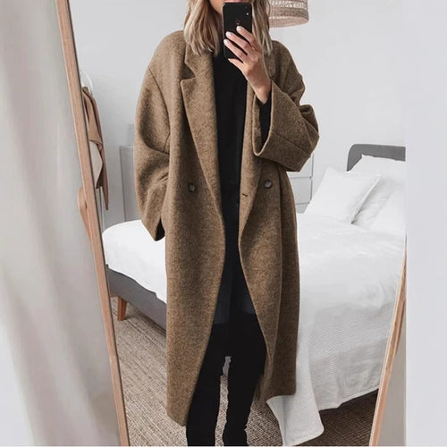 Kvinders oversized uldfrakke med dobbelt knaplukning og elegant snit Stilla