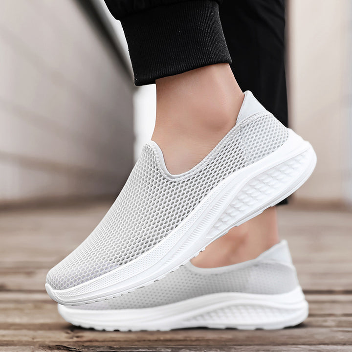 Herrer nan åndbar net-sportsko med slip-on form og stødabsorberende sål Skovae