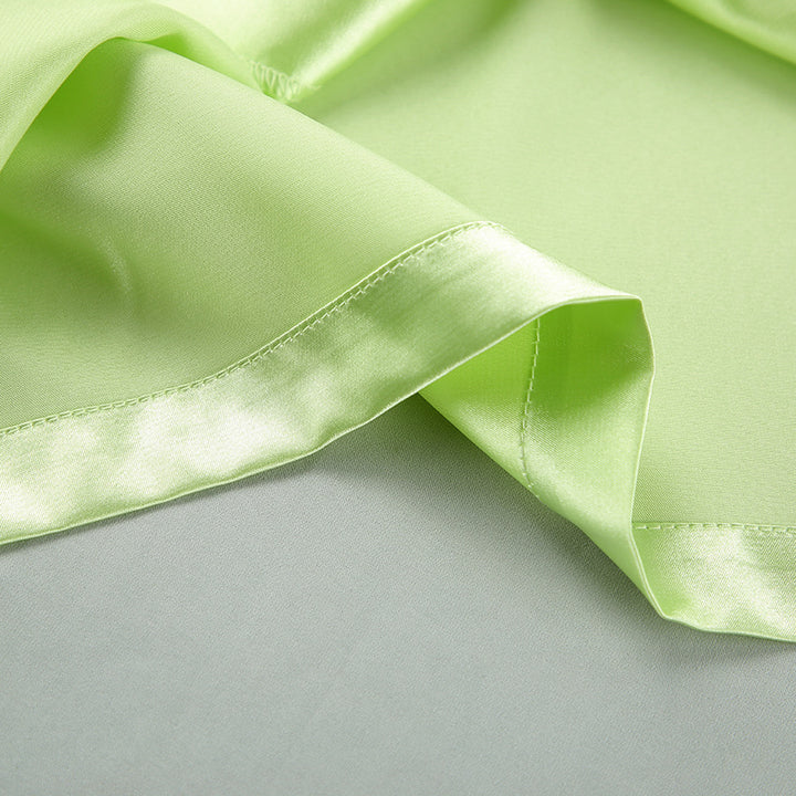 Dame Satin-Pyjama-sæt med foret ærmer og dekorative detaljer Stilla