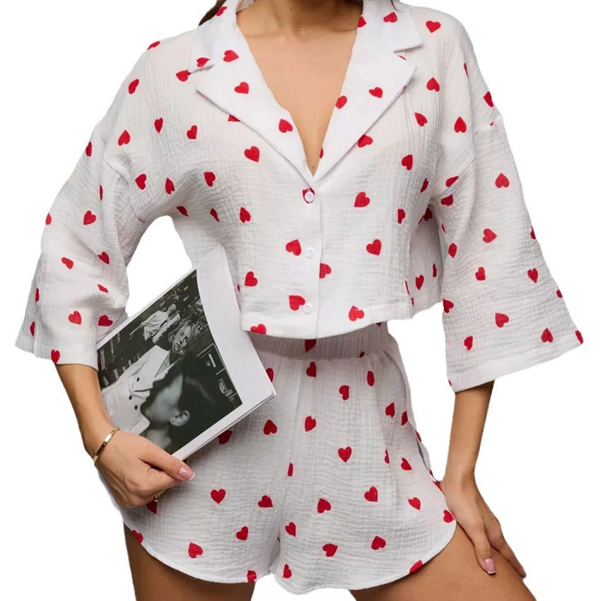 Dame hyggeligt pyjamasæt med hjerteprint og moderne volangdetaljer Stilla