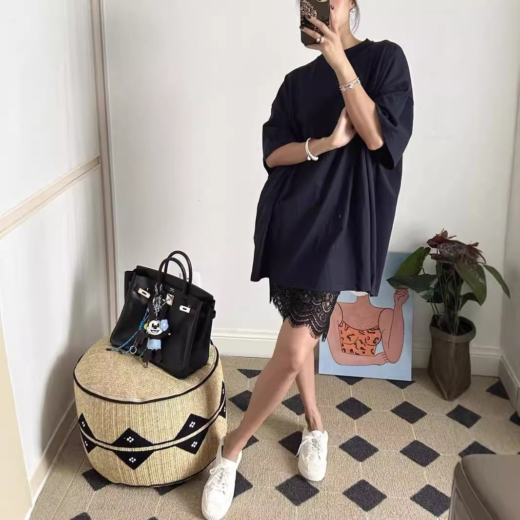 Dame Oversized T-shirt lavet af blødt bomuldsstof med rund halsudskæring og afslappet pasform Stilla
