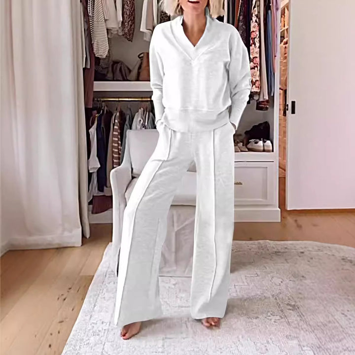 Kvinders komfortable loungewear sæt med V-udskæring og løs pasform Stilla