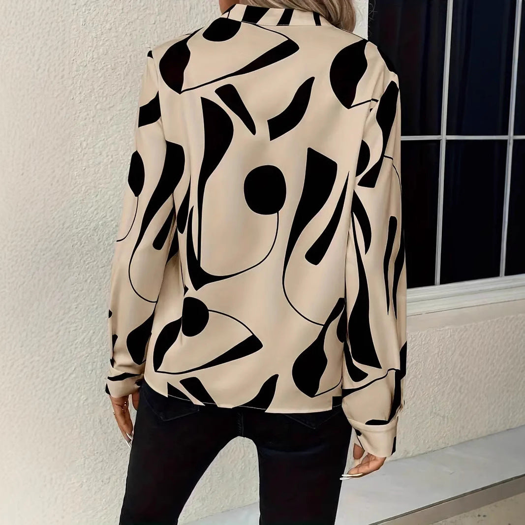 Damebluse med moderne grafisk design og afslappet pasform Stilla