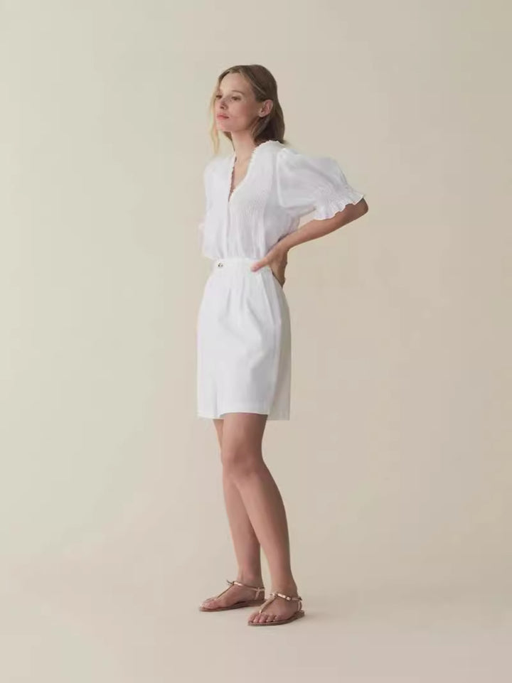 Damebluse med flæseærmer og elegant broderi Stilla