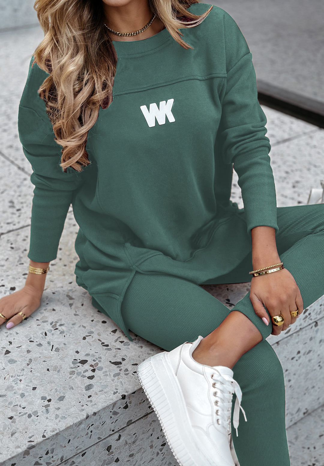 Kvinders sporty lounge sæt med oversized sweatshirt og figursyede leggings Skovae