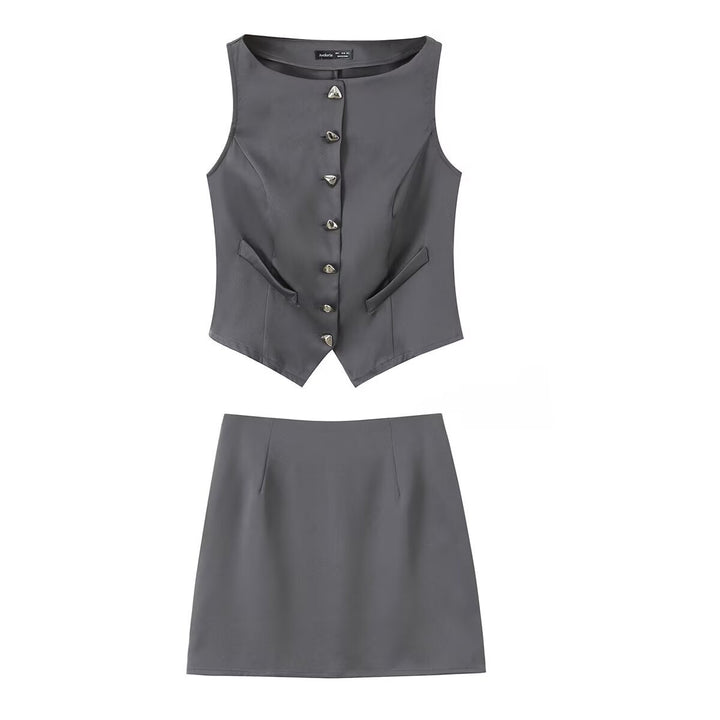 Dame-sæt bestående af figursyet vest og kort nederdel med elegante knapdetaljer Skovae