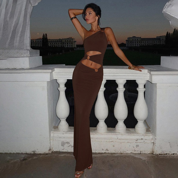 Dame Elegant One-Shoulder Maxikjole med Rynker og Metallisk Detalje Skovae