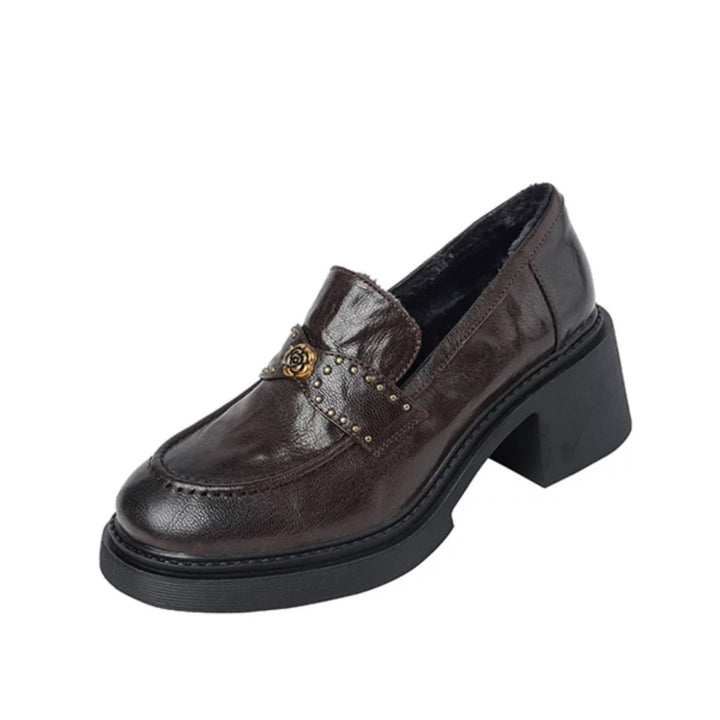 Dame elegante loafers med modige nitteraccenter og kvalitetslæder Stilla