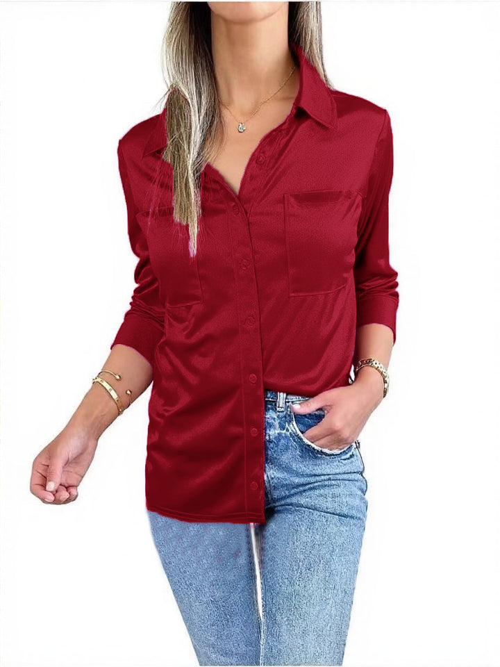 Dame elegant satinbluse med brystlomme og gennemgående knaplukning Stilla