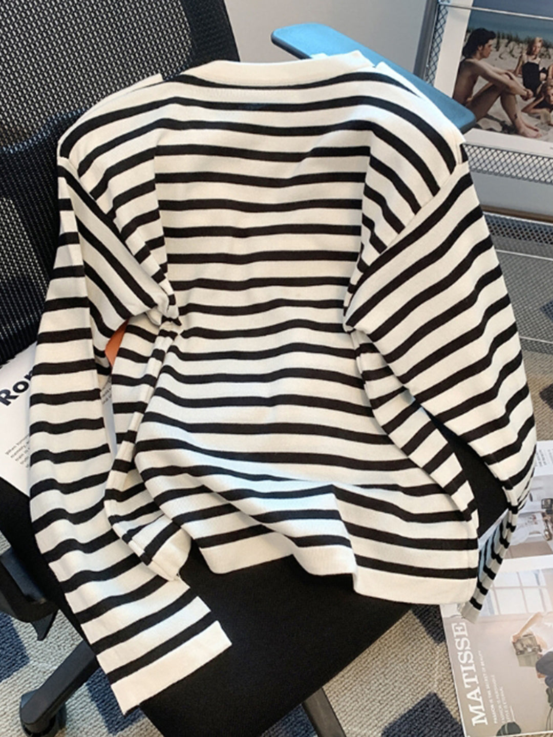Dame stribet top med moderne vikkelook Stilla